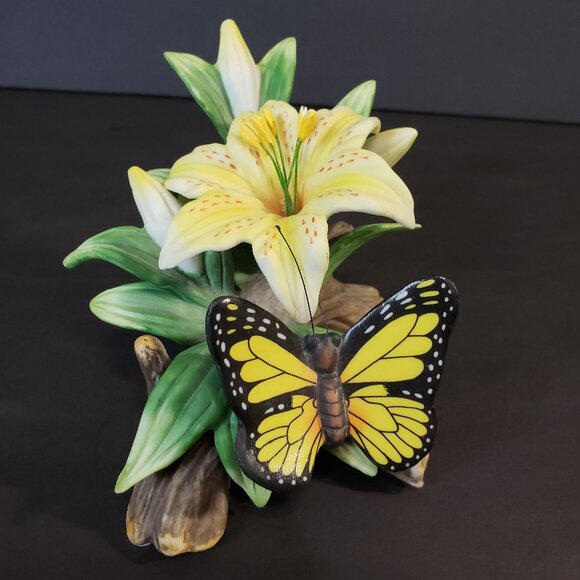 Beautiful Seymour Mann Bernini Hand Painted Yellow Lily Butterfly Sculpture 4" - Picture 1 of 6